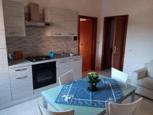 a kitchen with a table with a blue table cloth at casa vacanze nonnogennaro in Matonti