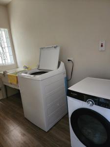 Dapur atau dapur kecil di Paradise nestled between Montego Bay and Negril