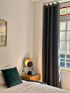 a bedroom with a bed and a window at Rive Droite - Studio Trouville in Trouville-sur-Mer