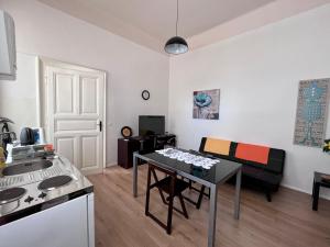 Kuchyňa alebo kuchynka v ubytovaní Apartment Platana