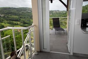 Balkón nebo terasa v ubytování Villa Grenade (haut) - Vue mer et Fort-De-France