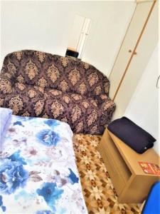 a room with a couch and a bed and a table at Budgeted Residence near Coventry Building Society (CBS) Arena with Parking in Exhall