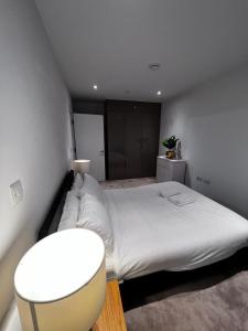 Llit o llits en una habitació de London Southwark Zone 1 Apt by JTE