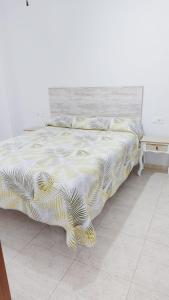 En eller flere senge i et værelse på Piso luminoso cerca de la playa