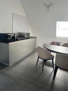 a kitchen with a table and chairs and a counter at Aurela Home in Murg