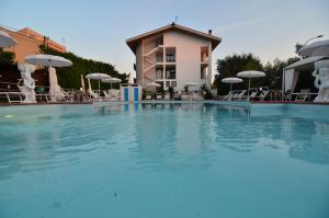 Hotel Parco degli Ulivi内部或周边的泳池