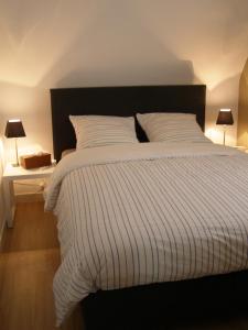 Een bed of bedden in een kamer bij Huyze-peppins