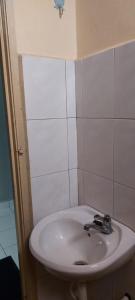 ห้องน้ำของ Sobey Laris Roomstay IMAN GMC
