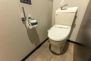 福岡市にある彩ホテル 唐の個室トイレ付きのバスルーム +37枚の写真