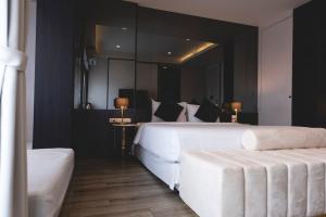 Postel nebo postele na pokoji v ubytování Qlosest Hotel