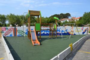 Apartamentos Montalvo Playa tesisinde çocuk oyun alanı