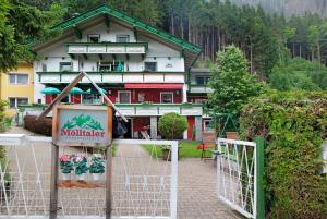 Budova, kde se aparthotel nachází