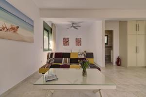 A seating area at Ouzo Stone Studio
