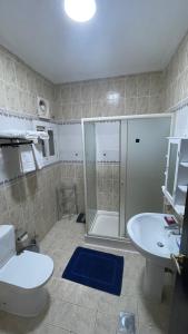 a bathroom with a shower and a toilet and a sink at H5-hاتش5 in Madīnat Yanbu‘ aş Şinā‘īyah