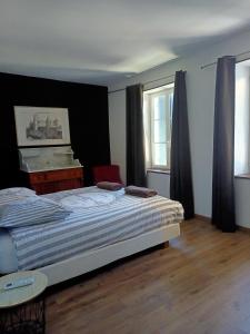 a bedroom with a bed and a piano at un gîte dans la cité in Carcassonne