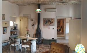 a living room with a table and chairs and a stove at Casa di Principe - Piazza in Lettomanoppello