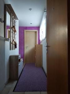 Een bed of bedden in een kamer bij Silberblick Ferienwohnungen - aussergewöhnlich & familienfreundlich