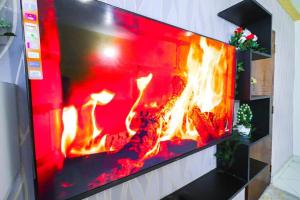 Nyali Fully Furnished 2 Bedroom tesisinde bir televizyon ve/veya eğlence merkezi