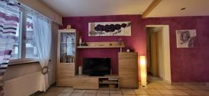 Een keuken of kitchenette bij Silberblick Ferienwohnungen - aussergewöhnlich & familienfreundlich