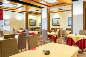a dining room with tables and chairs at Hotel Autoespresso Venice - Atika & Atif in Marghera