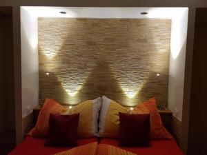 Een bed of bedden in een kamer bij Silberblick Ferienwohnungen - aussergewöhnlich & familienfreundlich