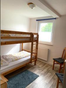a bedroom with two bunk beds and a window at PferdeFairStand‘s Ferienwohnung 