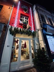 Bygningen som feriehuset ligger i + 12 billeder