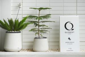 Certifikát, hodnocení, plakát nebo jiný dokument vystavený v ubytování Qlosest Hotel