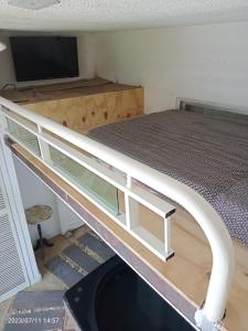 a bunk bed in a room with a tv at Departamento en playa caleta in Acapulco