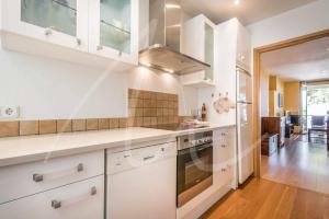 A kitchen or kitchenette at Xaloc by SeaMount Rentals