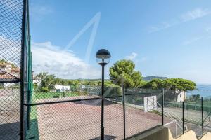 Tennis and/or squash facilities at Xaloc by SeaMount Rentals or nearby