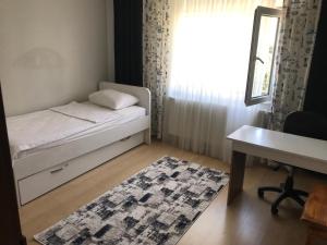 Postel nebo postele na pokoji v ubytování YZC APART