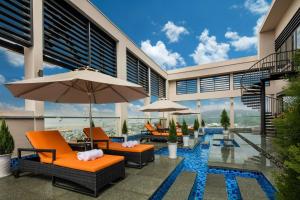Sundlaugin á Luxury Ocean View Suites in Sheraton Building - Rooftop Swimming Pool - Beach Front eða í nágrenninu