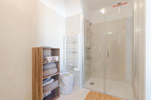 a bathroom with a shower and a glass shower stall at Appartement Neuf 4 étoiles - Sunset Lodge, Narbonne Plage in Narbonne +25 photos