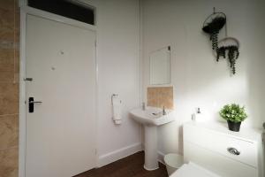 Koupelna v ubytování Home in Wellesbourne - Contractors - Families - Reduced Rates