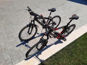 Villa Senorita tesisinde veya etrafında bisiklete binme