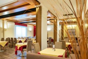 a restaurant with tables and chairs in a room at Hotel Autoespresso Venice - Atika & Atif in Marghera