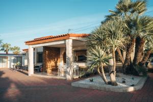 a house with palm trees in front of it at VILLAMÓNICA in Torrellano