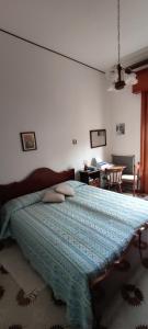 Katil atau katil-katil dalam bilik di Avola Urban Stay