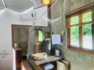 莫干山陈年·醉美107庭院民宿的一间浴室