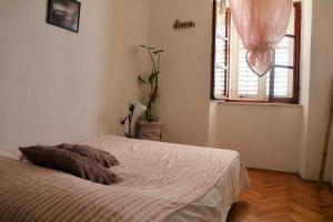 a bedroom with a bed and a window at Appartment Riva view in Šibenik