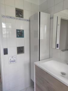 Et badeværelse på La Petite Maison Près de Paris