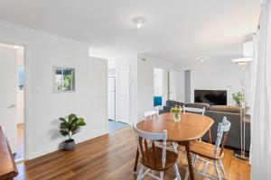 TV a/nebo společenská místnost v ubytování Cosy Adelaide Hills getaway