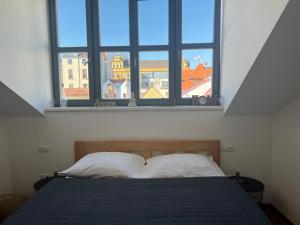 Posteľ alebo postele v izbe v ubytovaní Aviatik apartments