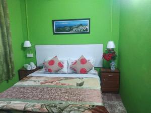 Postel nebo postele na pokoji v ubytování Beverly Hills Home stay