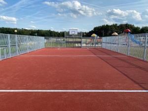 Tenis a/nebo squash v ubytování Vakantiepark Breebos: Empty Lots for tents and mobile homes nebo okolí
