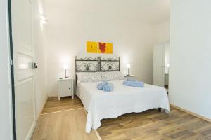 A bed or beds in a room at Giardino Nascosto
