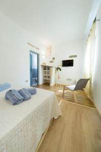 A bed or beds in a room at Giardino Nascosto