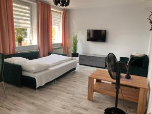 Televízia a/alebo spoločenská miestnosť v ubytovaní Apartament do wynajęcia