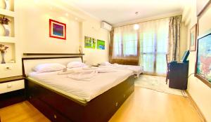 Ένα ή περισσότερα κρεβάτια σε δωμάτιο στο Blloku Apartment